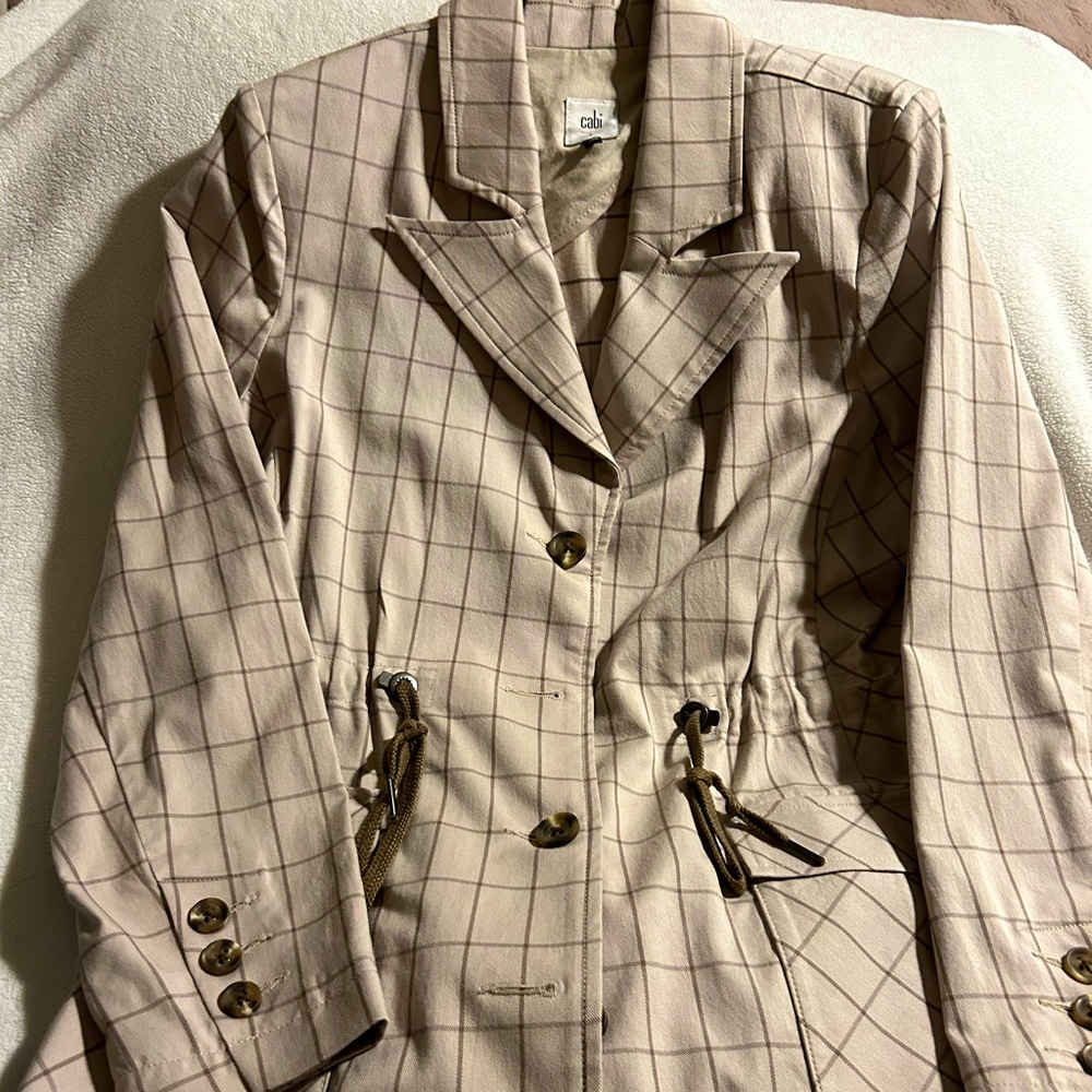 Cabi jacket size L Short trench